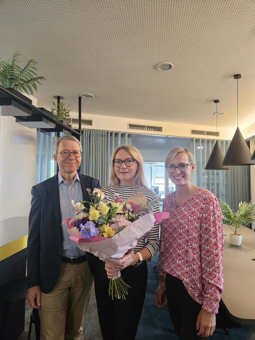Ein großes DANKE für 25 Jahre Loyalität und Engagement als Assistenz 🎉 Ein großes DANKE für 25 Jahre Loyalität und Engagement als Assistenz 🎉
