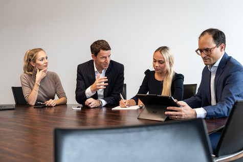 Insolvenzverwaltung und Sachwaltung Unsere Insolvenzverwalter stehen für eine fortführungs- und zukunftsorientierte Insolvenzverwaltung, die sowohl die Interessen der Gläubiger als auch der Belegschaft bestmöglich wahrt. Hierbei nutzen wir neben dem gesamten Know-How einer großen Wirtschaftskanzlei auch unser internationales Netzwerk. Unsere interdisziplinäre Aufstellung bietet durch das Zusammenspiel von Betriebswirtschaft und Recht einen wichtigen Erfolgsfaktor.
