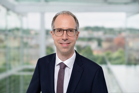 Dr. Jochen Bernhard Dr. Jochen Bernhard
